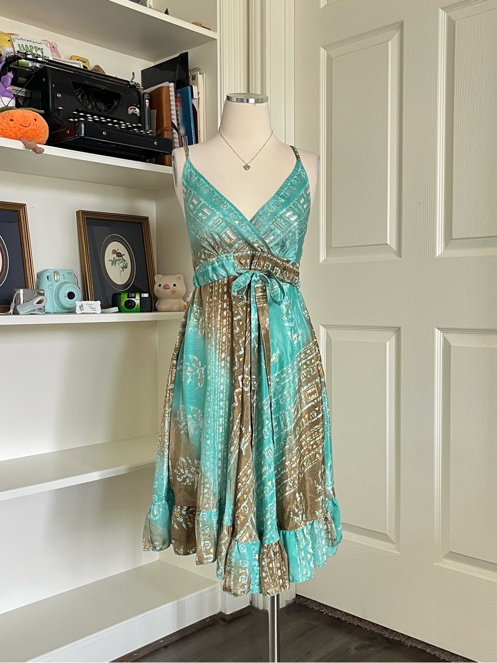 Stunning summer Y2K brown + aqua blue boho dress with tie waist and flowy skirt